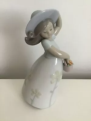 Buy Lladro Little Daisy Girl With Hat & Basket 8041 Figurine Ornament 2003 • 34.99£