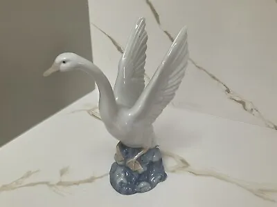 Buy NAO Lladro Figurine The Flying Swan Vintage • 10£