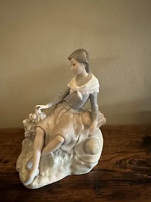 Buy Nao Lladro Figurine Seated Lady • 25£