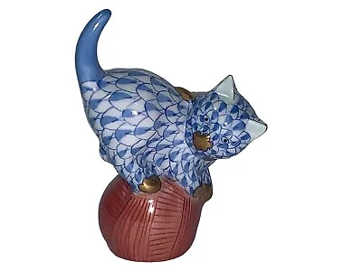 Buy Herend Cat/Kitten Balancing On  Ball Of Yarn Blue & White Fishnet Mint Condition • 133.51£