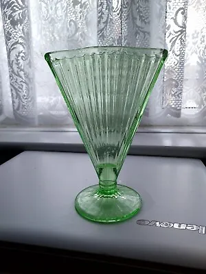 Buy Vintage Stunning Bright Green Fan Vase - 18.5 Cm • 5£