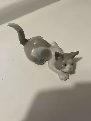 Buy Lladro Figurine Of Crawling Cat • 20£