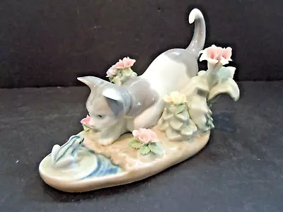 Buy Lladro  Kitty Confrontation Cat With Frog & Flowers Porcelain Figurine #1442 • 70.74£