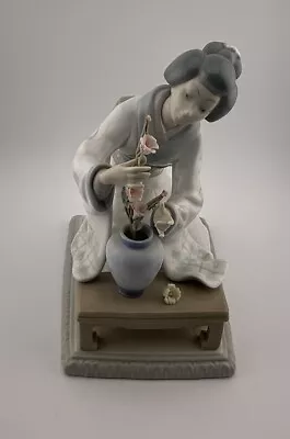 Buy LLADRO Japanese Flower Arranger Figurine Vintage Geisha Girl Porcelain #4840 • 110.35£