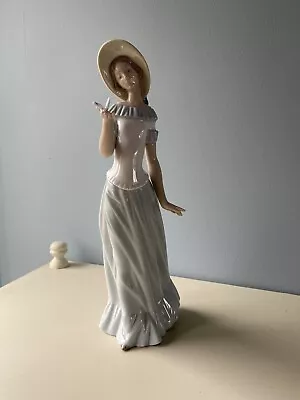 Buy Lladro Figurines Pre Owned Dama De La Mariposa • 10£