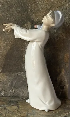 Buy Lladro  'Little Sleepwalker' Child Young Boy Girl Sleepwalking Figurine 24cm • 49.99£