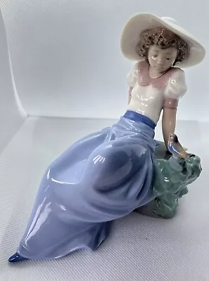 Buy Lladro NAO Figurine Daisa 1988. Girl Sitting With Bird. Excellent Condition • 10.50£
