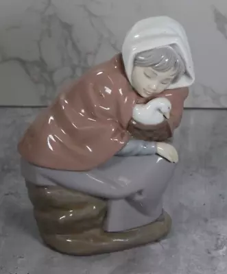 Buy Lladro NAO Girl With Duck “Wrapped Up Peasant” (Campesina Arrebujada) • 14.99£