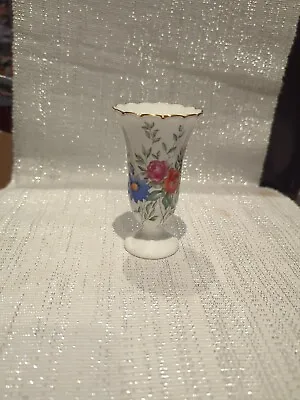 Buy Small Wedgewood Avebury Bone China Vase - Flower Design • 10£