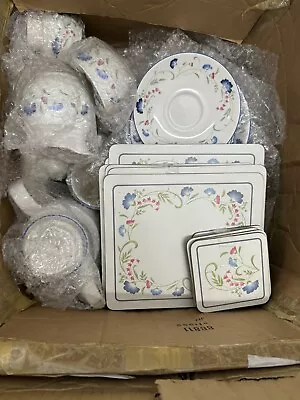 Buy 42 Piece Royal Doulton Expressions Windermere Dinnerware • 100£