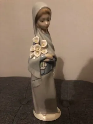 Buy Lladro Girl With Flowers Calla Lillies  Figurine #4650. • 10£