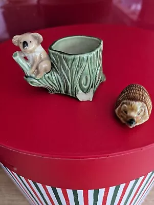 Buy  Wade Porcelain Ceramic Koala Bear On Tree Trunk Posy Vase & Hedgehog- Damaged • 4.99£