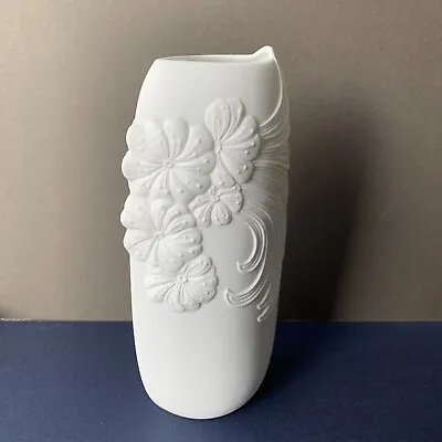 Buy AK Kaiser White Bisque Vase 7” Tall 739/7 M.Frey • 13.76£