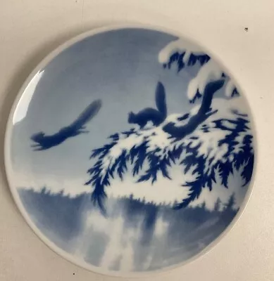 Buy Porsgrund Norway Plate 'Jumping Squirrel' Blue And White - CG P11 • 6.39£