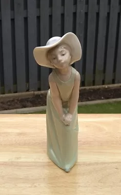 Buy Lladro Porcelain Figurine Ornament Curious Girl With Hat 5009 F1F Daisa 1978 • 19.99£