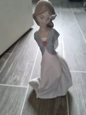 Buy Nao Lladro Figurine Lady With Shoes Behind Her Back • 5.50£