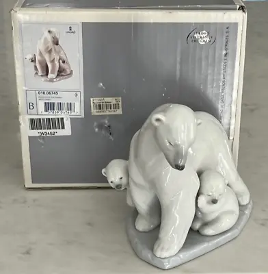 Buy Lladro 6745  Arctic Family  Mamma Polar Bear With 2 Bear Cubs  - MIB, RV$315 • 56.83£