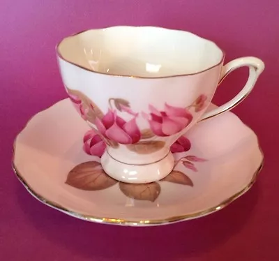 Buy Colclough Pedestal Tea Cup And Saucer - Pale Pink - Water Lily Pattern - England • 23.67£