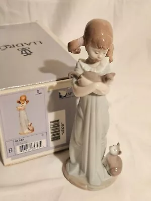 Buy 'DONT FORGET ME' Lladro Figure/ Figurine # 5743 (Girl With Cat And Kitten) • 30£