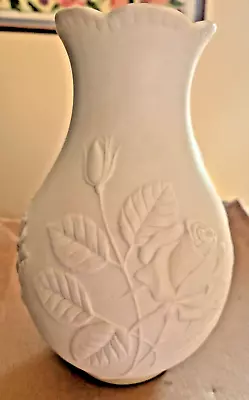 Buy Kaiser White Porcelain Signed Vase • 6.26£