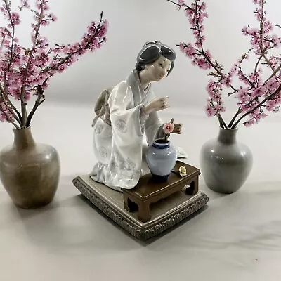 Buy LLADRO 4840 Japanese Woman Girl Flower Arranger Statue BROKEN Fingers Hand AS IS • 23.72£