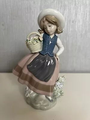 Buy Lladro 5221 Sweet Scents Girl With Flowers Figurine #5221 - Cute Figurine • 12.95£