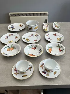Buy Collection Of Royal Worcester Evesham China Plates, Bowls, Cups & Saucers Etc • 7.50£
