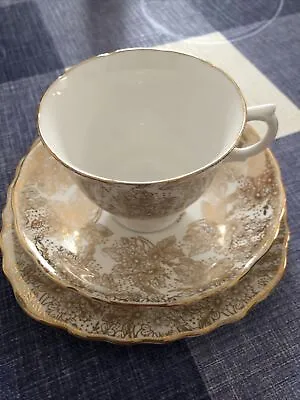 Buy Colchough China Chinz Trio White With Gold Pattern • 7£