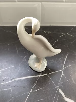 Buy Lladro Little Duck Figurine Preening Goose 4553 Designed By Fulgencio Garcia • 16£