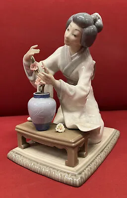 Buy Lladro Figure Japanese Flower Girl • 148£