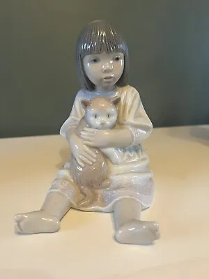 Buy NAO Lladro Girl With A Cat - In Excellent Condition • 20£