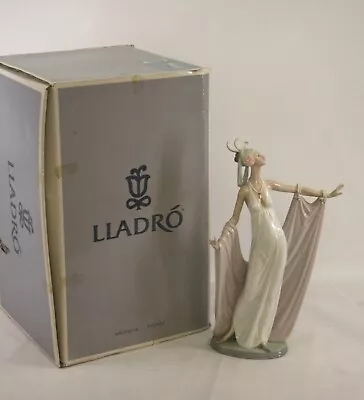 Buy Lladro Figurine Solemn Lady #1568 Elegant Woman With Turban  - Thames Hospice • 60£