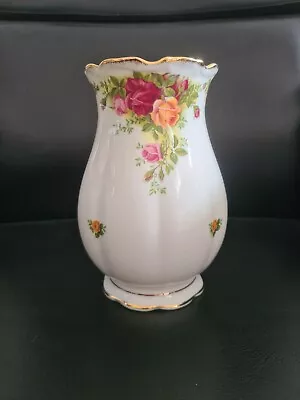 Buy Beautiful Collectable Royal Albert Old Country Roses 1962 Vase • 0.99£