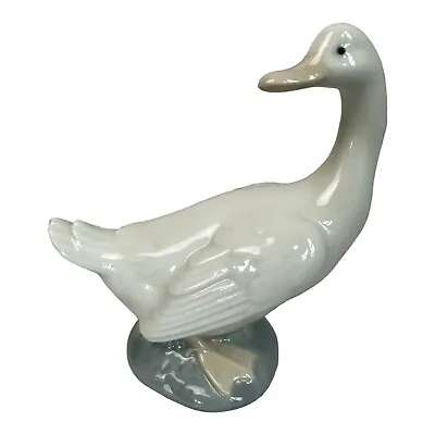 Buy Nao Goose Looking Back Ornament Figurine Handmade In Spain By Lladro • 8.99£