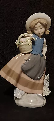 Buy LlADRO Figurine, Girl With Flower Sweet Scent • 28£