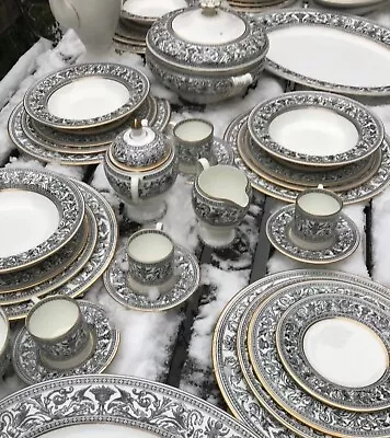 Buy Wedgwood Florentine Black And Gold Dinner Service For 8 • 1,375£