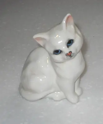 Buy VINTAGE Beswick Gloss Kitten Seated White Blue Eyes No 1436 Made In England • 29.99£