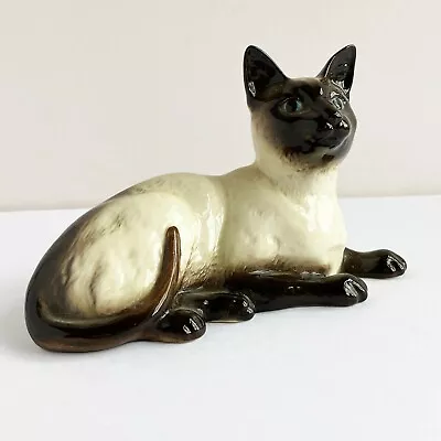 Buy Beswick Siamese Cat Lying Facing Right, Gloss - Model 1559 • 14£