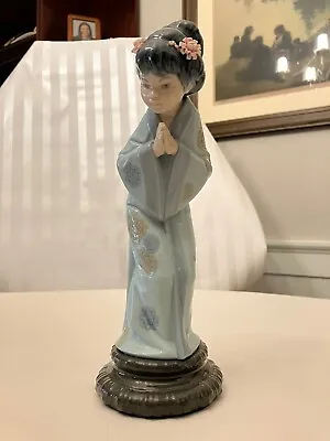 Buy Lladro Sayonara Geisha Girl Bowing W/ Folded Hands Porcelain Figurine 11  • 70.44£