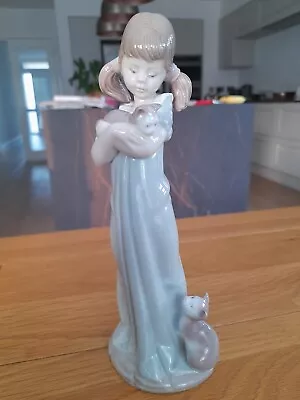Buy Lladro 5743 -  'Don't Forget Me' - Young Girl Cradling Kittens In Excellent Cond • 2.20£