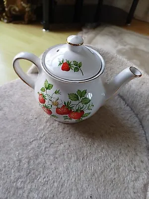Buy Vintage Sadler Strawberry Teapot • 6.50£