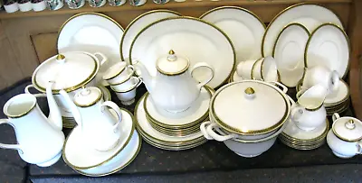 Buy Wedgwood Chester Pattern Large Collection . 68 Pieces . • 395£