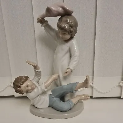 Buy Vintage Retired Nao By Lladro   Pillow Fight   Figure #281 • 29.99£