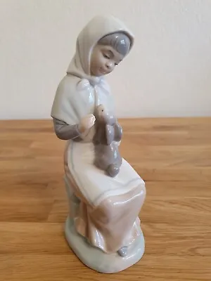 Buy Lladro Figurine Sitting Girl Petting Gray Bunny Rabbit - Made In Spain Daisa • 12£