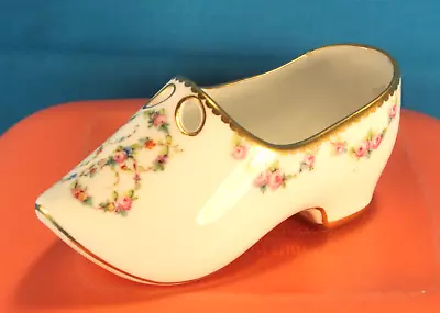 Buy Minton White Shoe  B  In Floral Pattern C. 1891 - Shoes Of Glass Collection • 46.71£