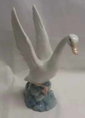 Buy Lovely Vintage NAO LLADRO Porcelain Swan 535 Figure Wings Spread (H20) • 5.99£