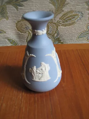Buy Wedgwood Jasper Ware Small Vase • 1£
