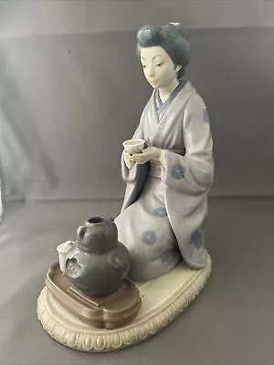 Buy 1981 LLadro 5122 August Moon Geisha Japanese Girl Serving Tea Ceremony Figurine • 85.38£