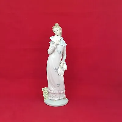 Buy Nao Lladro Figurine Lady Holding A Fan Model 219 - L/N 5256  • 40£