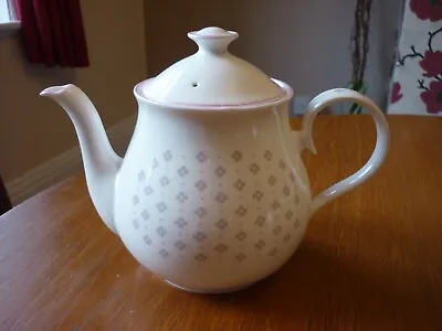 Buy Elizabethan 'Genevieve' White & Lilac Fine Bone China Teapot • 9.99£